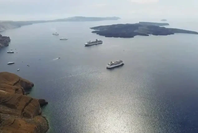 30 minutes flight above Santorini Caldera (up to 5 persons)