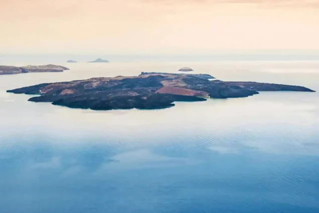 20 minutes flight above Santorini Caldera (up to 3 persons)