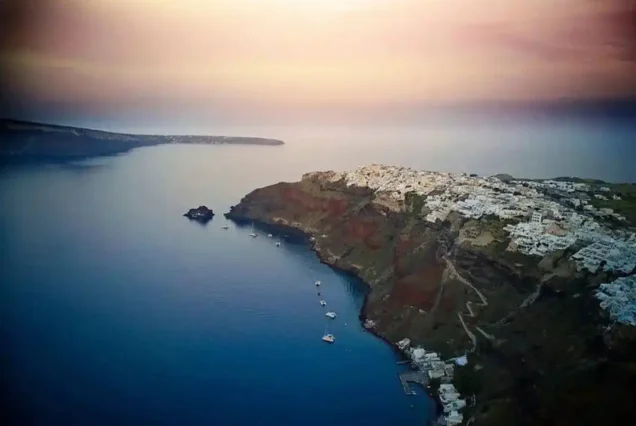 20 minutes flight above Santorini Caldera (up to 5 persons)